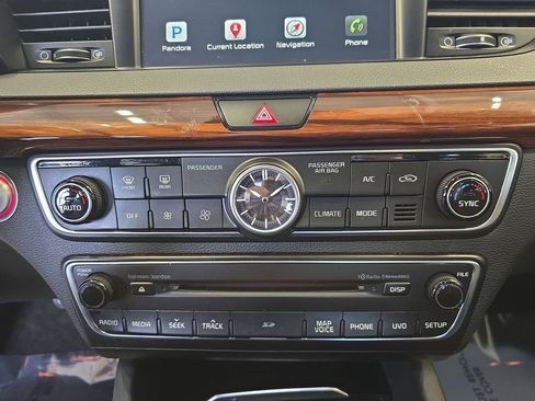 Used 2017 Kia Cadenza Premium w/ Luxury Package image 24