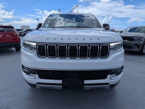 Certified 2024 Jeep Wagoneer Series II w/ Flexible Seating Group RWD image 9
