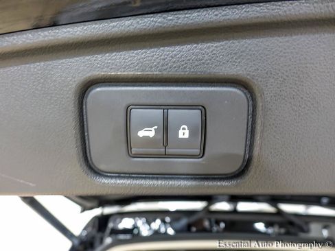 Used 2023 Nissan Pathfinder SL w/ Black Appearance Package AWD/4WD image 30