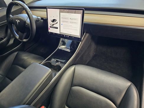 Used 2019 Tesla Model 3 Standard Range Plus RWD image 5