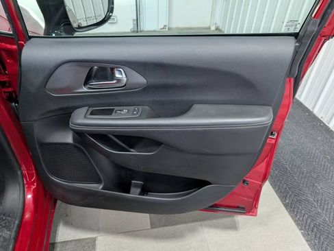 Used 2025 Chrysler Pacifica Select FWD image 27