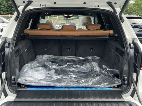 Used 2026 BMW X5 xDrive50e image 9