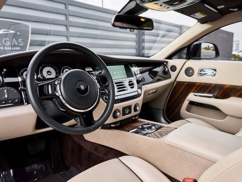 Used 2014 Rolls-Royce Wraith image 2