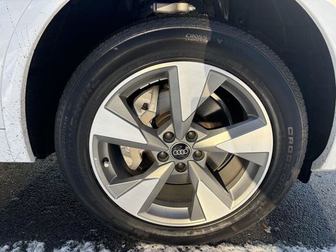 Used 2024 Audi Q5 Premium w/ Convenience Package image 28