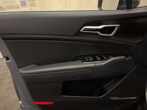 Certified 2025 Kia Sportage EX image 9