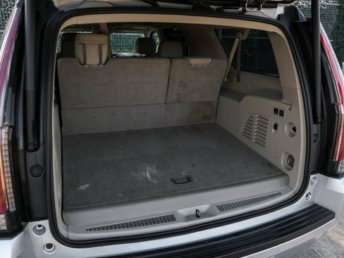 Used 2020 Cadillac Escalade ESV Luxury image 48