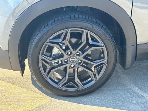 Used 2025 Nissan Kicks SR w/ SR Premium Package image 5