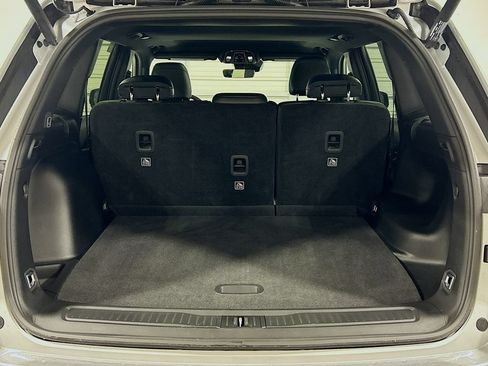 Used 2025 Jeep Grand Cherokee Altitude RWD image 24