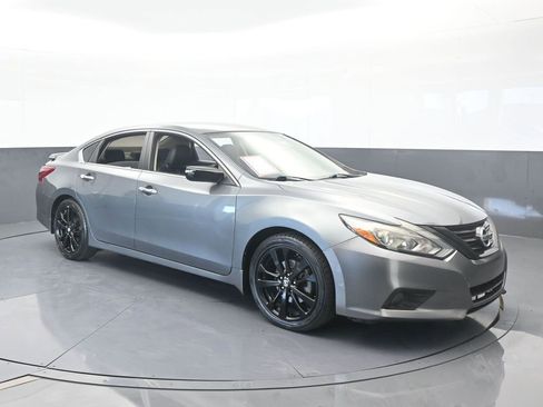 Used 2018 Nissan Altima 2.5 SR w/ SR Midnight Edition image 8