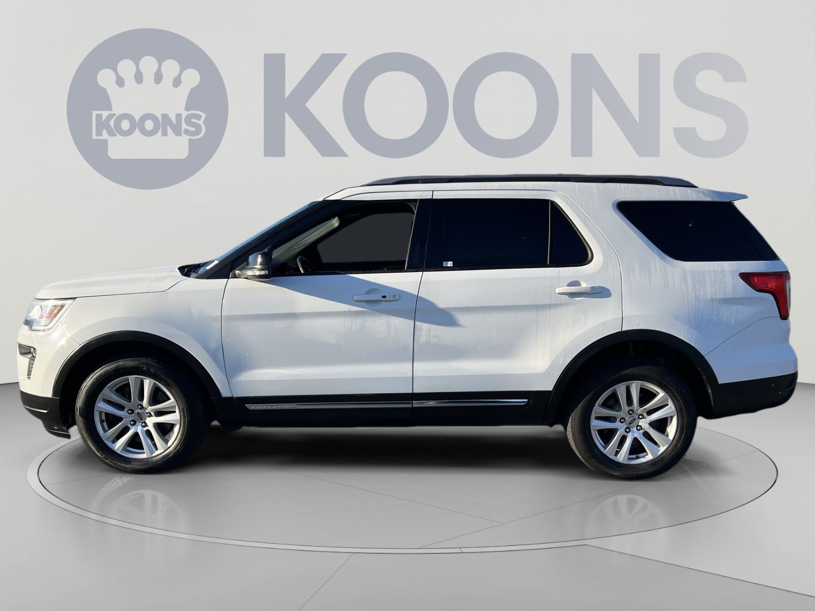 Used 2018 Ford Explorer XLT w/ Equipment Group 202A AWD/4WD image 13