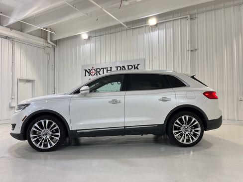 Used 2016 Lincoln MKX Reserve w/ Luxury Package AWD/4WD image 25