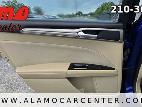 Used 2016 Ford Fusion SE FWD image 31