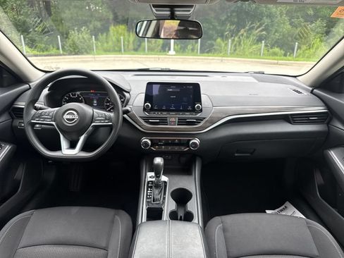 Used 2025 Nissan Altima 2.5 SV FWD image 16