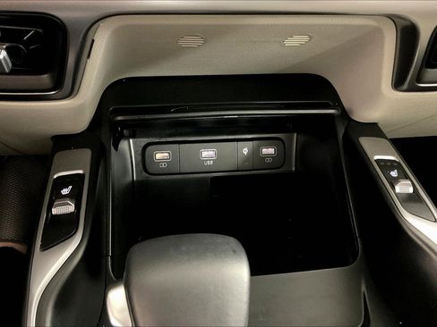 Used 2023 Kia Sorento EX w/ Panoramic Sunroof Package FWD image 16