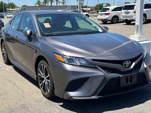 Used 2019 Toyota Camry SE w/ Audio Package FWD image 3
