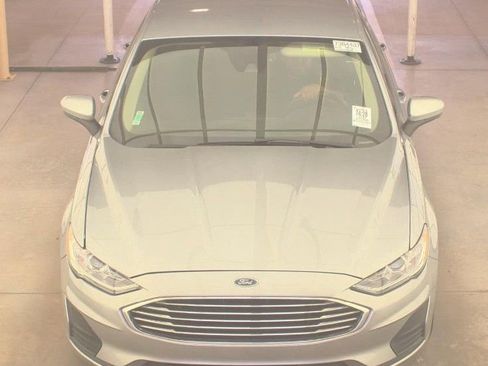 Used 2020 Ford Fusion SE image 2