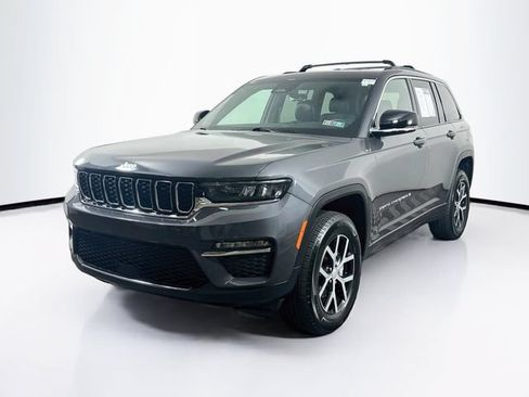 Used 2025 Jeep Grand Cherokee Limited AWD/4WD image 3
