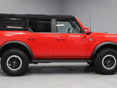Certified 2022 Ford Bronco Outer Banks w/ Sasquatch Package AWD/4WD image 12