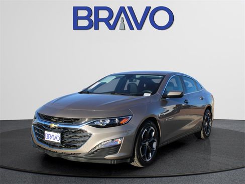 Used 2024 Chevrolet Malibu LT image 2