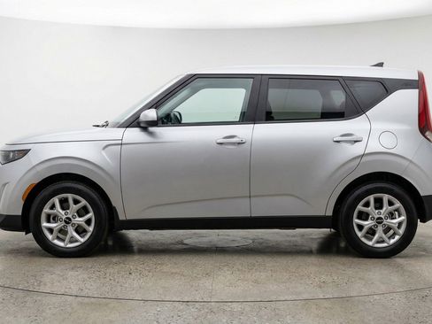 Used 2025 Kia Soul LX w/ LX Technology Package FWD image 5