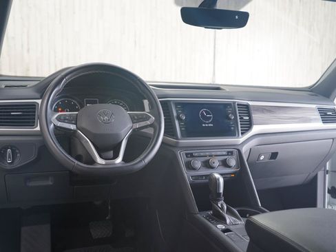 Used 2021 Volkswagen Atlas Cross Sport SE w/ Panoramic Sunroof Package FWD image 11