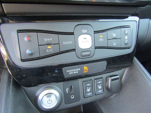 Used 2019 Nissan Leaf SL w/ SL Technology Package image 22