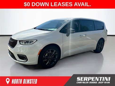 New 2026 Chrysler Pacifica Select image 1