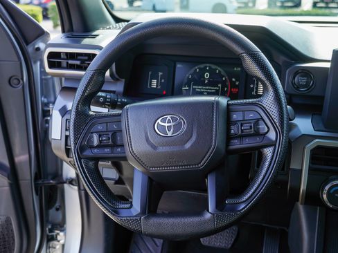 Certified 2025 Toyota Tacoma SR5 AWD/4WD image 32