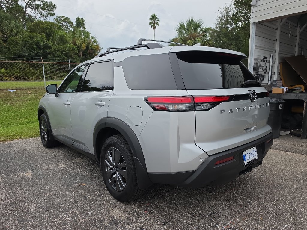 Used 2025 Nissan Pathfinder SV w/ SV Premium Package FWD image 6