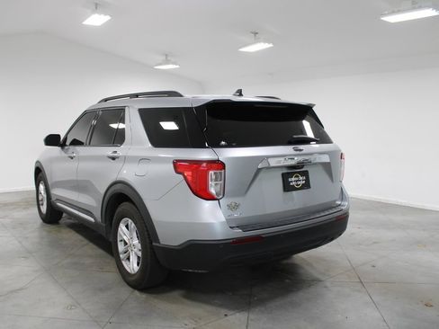 Used 2021 Ford Explorer XLT RWD image 7