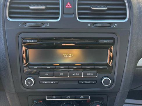 Used 2014 Volkswagen Golf 4-Door FWD image 13