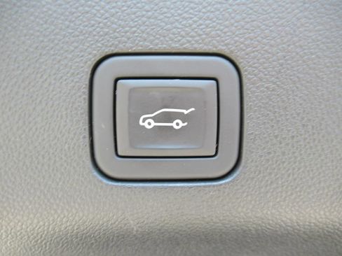 Used 2024 Chevrolet Tahoe Z71 w/ Luxury Package AWD/4WD image 41