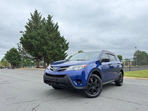 Used 2015 Toyota RAV4 LE AWD/4WD image 1