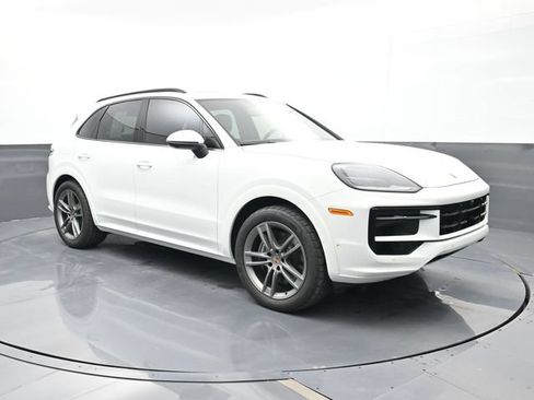 Certified 2025 Porsche Cayenne AWD/4WD image 24