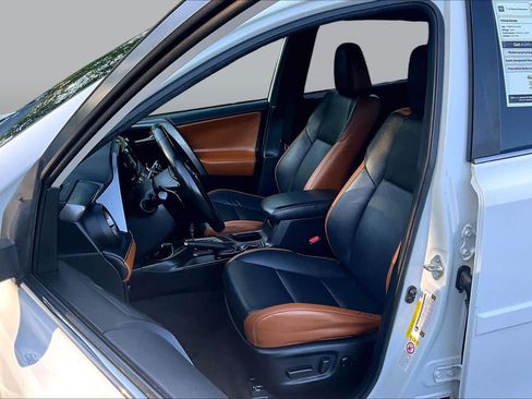 Used 2018 Toyota RAV4 SE w/ Power Extra Value Package FWD image 9