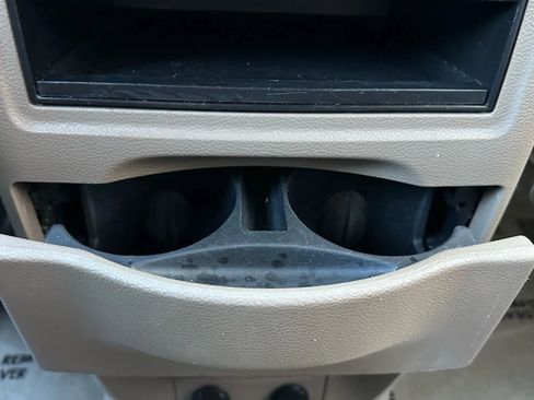 Used 2016 Chrysler Town & Country Touring image 23