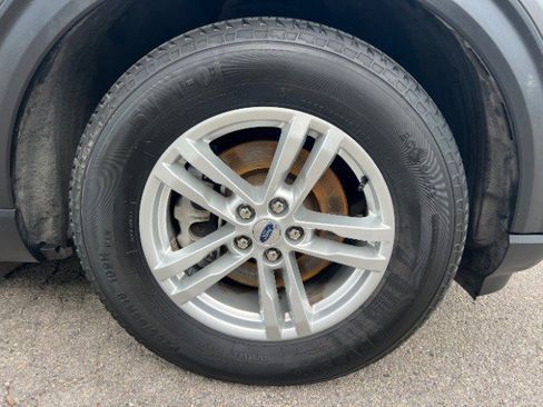 Used 2023 Ford Explorer XLT w/ Equipment Group 202A RWD image 11