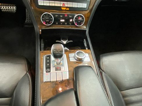 Used 2014 Mercedes-Benz SL 550 image 40