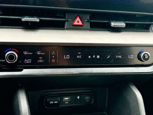 Used 2024 Kia Sportage EX FWD image 23