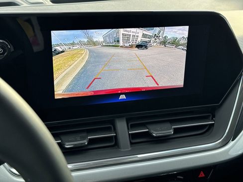 Used 2025 Chevrolet Trax LT w/ LT Convenience Package image 25