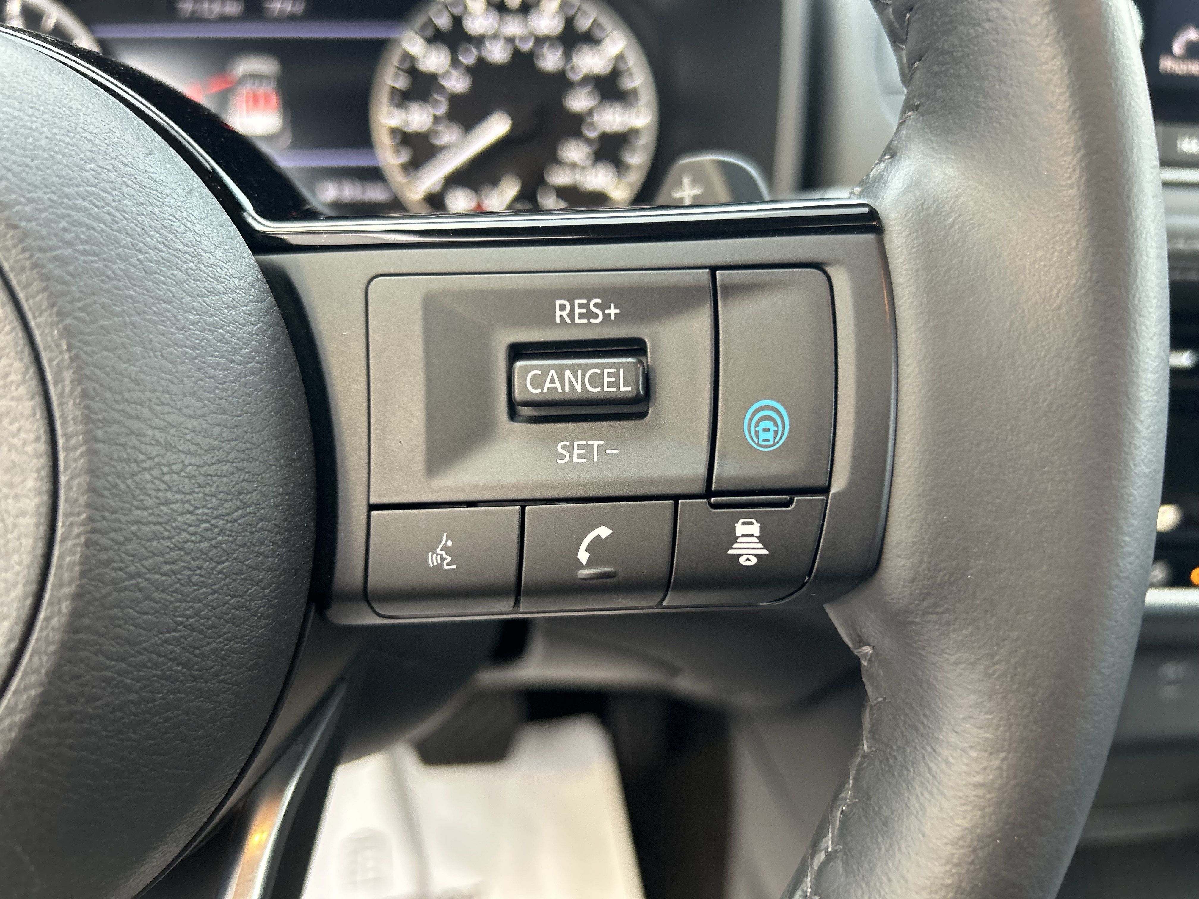 Used 2023 Nissan Rogue SL AWD/4WD image 25