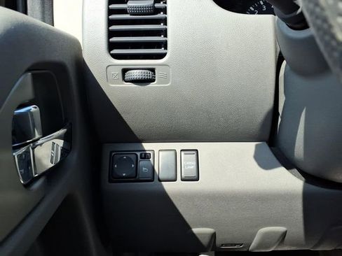 Used 2012 Nissan Frontier SV w/ SV Premium Utility Pkg AWD/4WD image 14