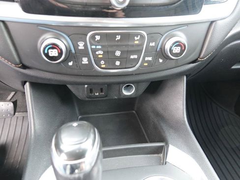 Used 2019 Chevrolet Traverse LT image 25