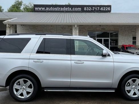 Used 2019 Ford Expedition XLT w/ Equipment Group 202A RWD image 5