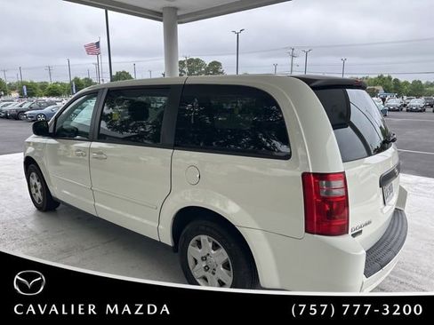 Used 2010 Dodge Grand Caravan SE w/ Climate Group FWD image 4