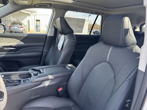 New 2025 Toyota Grand Highlander AWD image 14