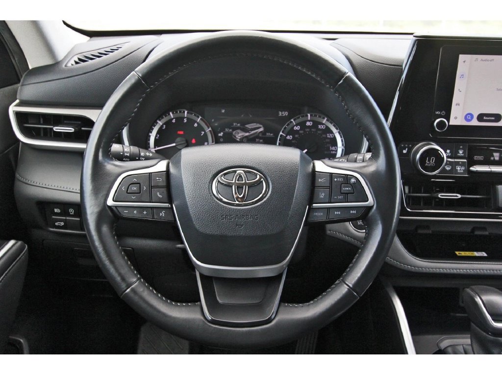 Used 2023 Toyota Highlander XLE AWD/4WD image 17