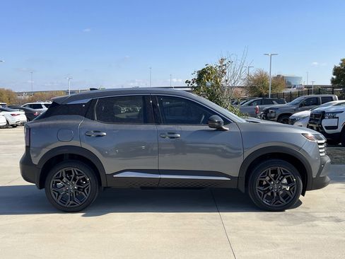 New 2026 Nissan Kicks SR image 3