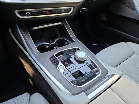 Used 2024 BMW X7 xDrive40i AWD/4WD image 25