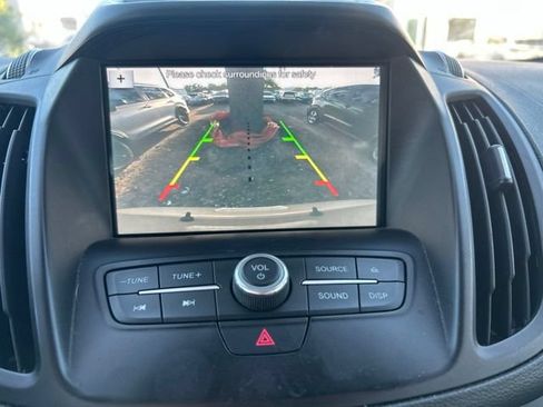 Used 2018 Ford Escape SE w/ SE Sync 3 Package AWD/4WD image 13